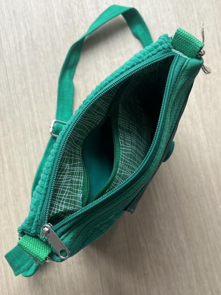 "Flickenwerk II mit Tasche" - GRASGRÜN